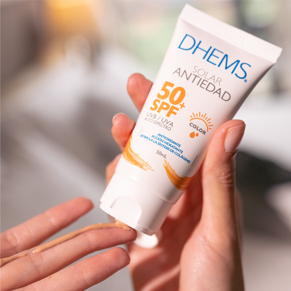 Protector Solar Antiedad con color x 50 ml